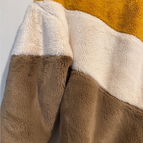 Bershka Mustard and Cream Fuzzy Sweater - Picture 4 of 5